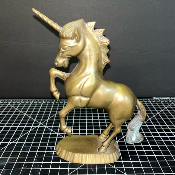 Bronze unicorn statue 🦄 8 inches tall 🦄🦄🦄🦄🦄🦄🦄🦄🦄🦄🦄🦄🦄🦄🦄🦄🦄🦄🦄🦄 - Picture 4 of 9